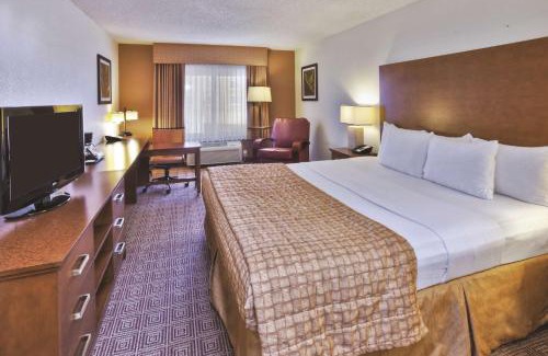 Danbury Hotel | Pet-Friendly Escape at La Quinta by Wyndham Danbury