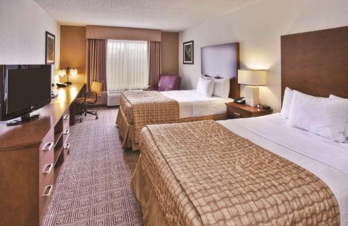 Danbury Hotel | Pet-Friendly Escape at La Quinta by Wyndham Danbury