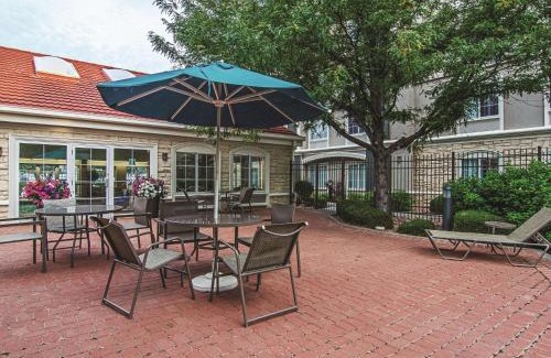 Dupont Hotel | Explore La Quinta by Wyndham Denver Airport – Pet Friendly Stays