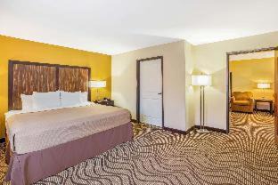 Floresville Hotel | Pet-Friendly Retreat at La Quinta by Wyndham Floresville