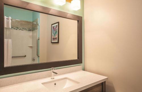 Forsyth Hotel | Comfortable Stay at La Quinta by Wyndham Forsyth