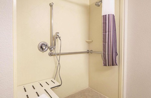 Fresno Hotel | Pet-Friendly Retreat at La Quinta by Wyndham Fresno Northwest