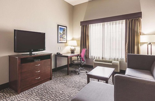 Fresno Hotel | Pet-Friendly Retreat at La Quinta by Wyndham Fresno Northwest
