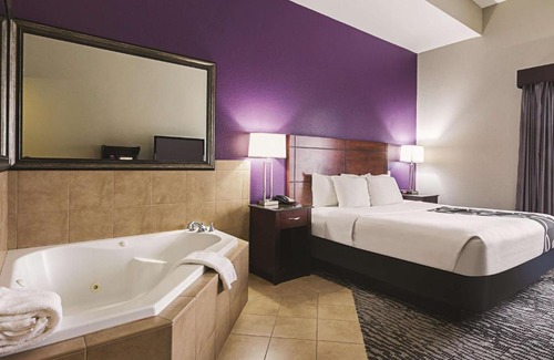Fresno Hotel | Pet-Friendly Retreat at La Quinta by Wyndham Fresno Northwest