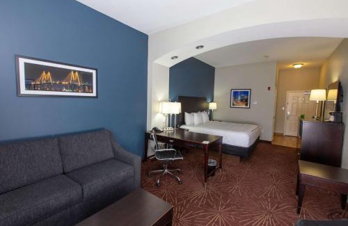 North Shore Hotel | Pet-Friendly Hotels in Houston, TX with Pool & Breakfast