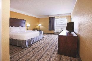 Barker Hotel | Pet-Friendly Retreat at La Quinta by Wyndham in Houston