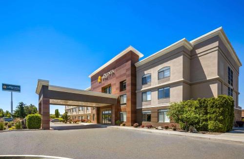Tri-Cities Hotel | Pet-Friendly Getaway at La Quinta by Wyndham Kennewick