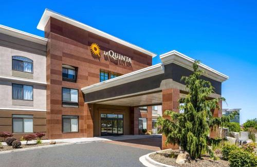 Tri-Cities Hotel | Pet-Friendly Getaway at La Quinta by Wyndham Kennewick