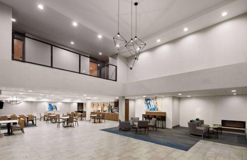 Tri-Cities Hotel | Pet-Friendly Getaway at La Quinta by Wyndham Kennewick