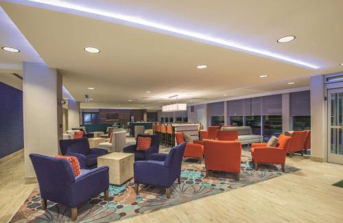 Kingman Hotel | Discover La Quinta by Wyndham Kingman: Pet-Friendly Retreat