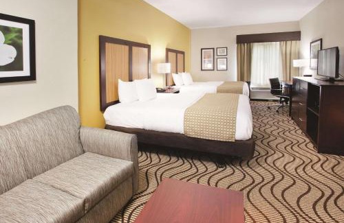 LaGrange Hotel | Pet-Friendly Getaway at La Quinta by Wyndham LaGrange