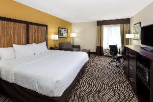 LaGrange Hotel | Pet-Friendly Getaway at La Quinta by Wyndham LaGrange