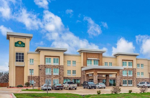 Luling Hotel | Pet-Friendly Retreat at La Quinta by Wyndham Luling