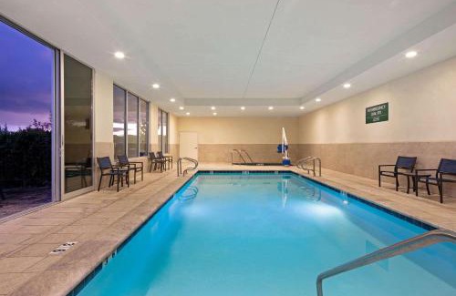Morgan Hill Hotel | Pet-Friendly Retreat at La Quinta by Wyndham Morgan Hill