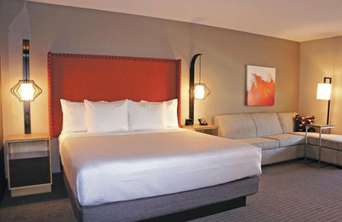 Madera Hotel | Pet-Friendly Retreat at La Quinta by Wyndham Madera