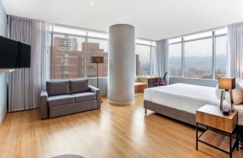 San Diego Hotel | Discover La Quinta by Wyndham Medellin: Family-Friendly Retreat