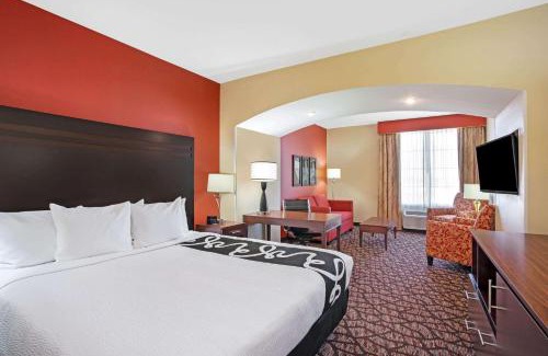Pecos Hotel | Pet-Friendly Getaway at La Quinta by Wyndham Pecos