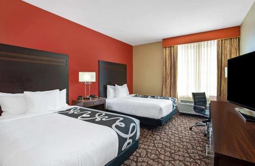 Pecos Hotel | Pet-Friendly Getaway at La Quinta by Wyndham Pecos
