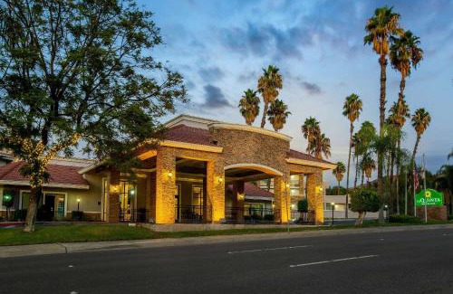 Pomona Hotel | Stay at La Quinta by Wyndham Pomona with Pool & Ocean View