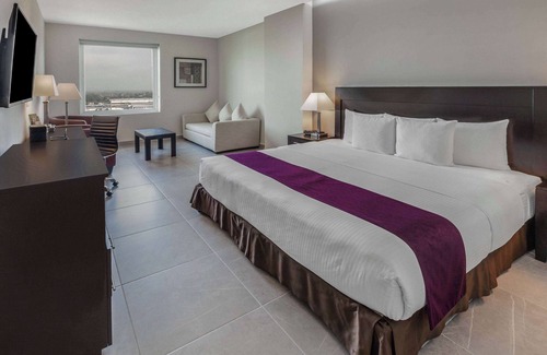 Poza Rica Hotel | Elegant Stay at La Quinta by Wyndham Poza Rica with Pool