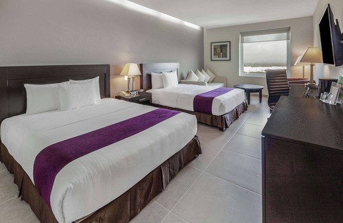 Poza Rica Hotel | Elegant Stay at La Quinta by Wyndham Poza Rica with Pool