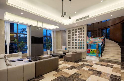 Qionghai Hotel | La Quinta by Wyndham Qionghai Yinhai