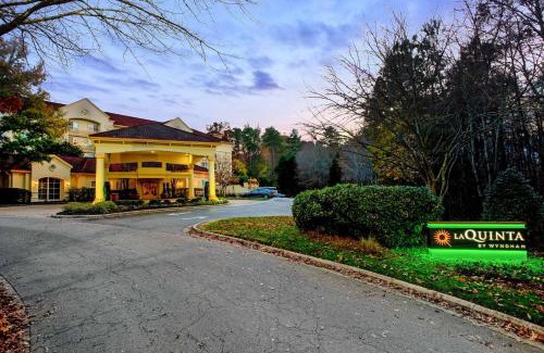 Crabtree Hotel | Discover La Quinta by Wyndham Raleigh Crabtree Amenities