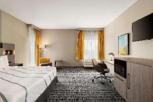Richmond Hotel | Relax at La Quinta by Wyndham Richmond-Sugarland Hotel