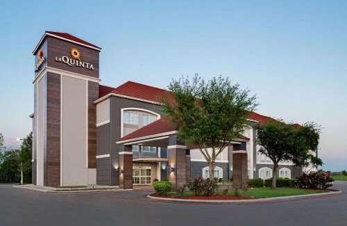 Stephenville Hotel | Cozy Retreat at La Quinta by Wyndham Stephenville