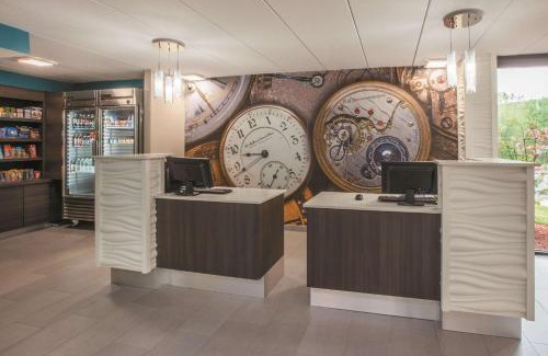 Fiskdale Hotel | Pet-Friendly Comfort at La Quinta by Wyndham Sturbridge