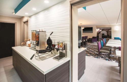Fiskdale Hotel | Pet-Friendly Comfort at La Quinta by Wyndham Sturbridge