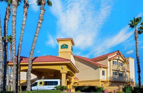 Tucson Hotel | Pet-Friendly La Quinta by Wyndham Tucson Airport Awaits