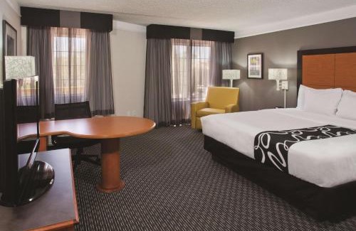 Tucson Hotel | Pet-Friendly La Quinta by Wyndham Tucson Airport Awaits
