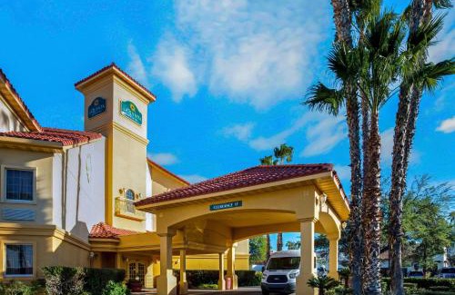 Tucson Hotel | Pet-Friendly La Quinta by Wyndham Tucson Airport Awaits