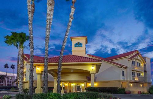 Tucson Hotel | Pet-Friendly La Quinta by Wyndham Tucson Airport Awaits