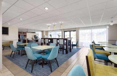 Bonita Shores Hotel | Relax at La Quinta by Wyndham Bonita Springs Naples North