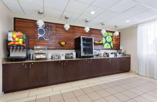 Bonita Shores Hotel | Relax at La Quinta by Wyndham Bonita Springs Naples North