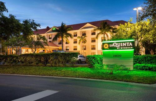 Bonita Shores Hotel | Relax at La Quinta by Wyndham Bonita Springs Naples North