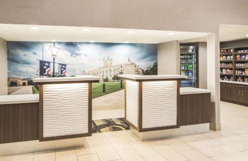 Milledgeville Hotel | Pet-Friendly Retreat at La Quinta by Wyndham Milledgeville