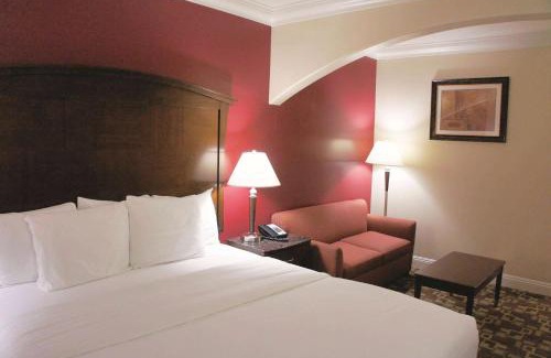 Moreno Valley Hotel | Pet-Friendly Retreat at La Quinta by Wyndham Moreno Valley