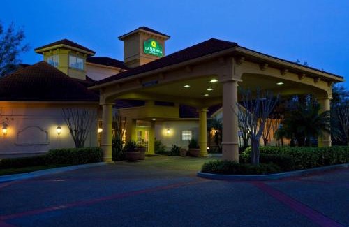 Terrace Park Hotel | Relax at La Quinta by Wyndham USF Near Busch Gardens