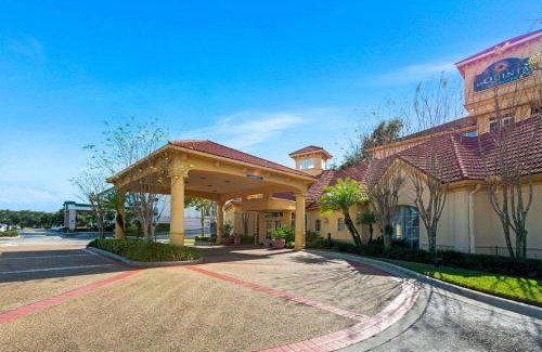 Terrace Park Hotel | Relax at La Quinta by Wyndham USF Near Busch Gardens