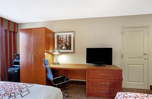 Williamsburg Hotel | Pet-Friendly Retreat at La Quinta Williamsburg Historic Area