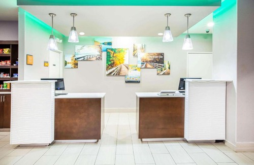 Elkhart Hotel | Pet-Friendly Retreat at La Quinta Inn and Suites Elkhart