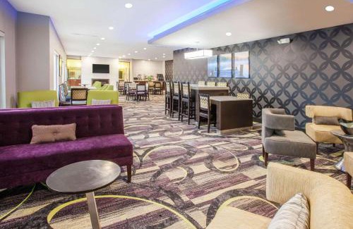 Elkhart Hotel | Pet-Friendly Retreat at La Quinta Inn and Suites Elkhart