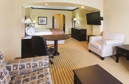 Schertz Hotel | Enjoy Pet-Friendly Comfort at La Quinta Inn & Suites Schertz