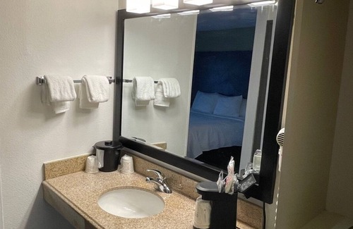Springdale Hotel | Convenient Stay at La Quinta Inn Cincinnati North