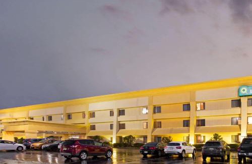 Auburn Hotel | Welcoming La Quinta Inn Auburn: Pet-Friendly & Family-Oriented