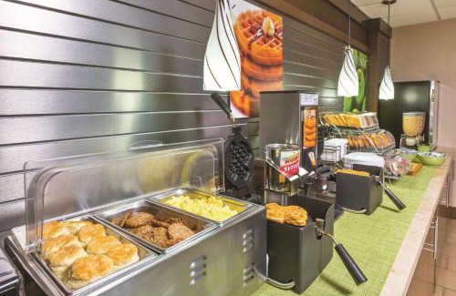 St. Johns Hotel | Comfort at La Quinta Inn by Wyndham Austin North Awaiting You
