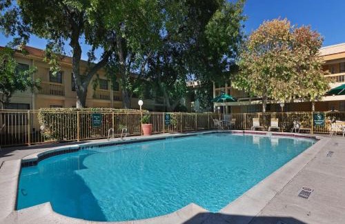 Parker Lane Hotel | Pet-Friendly Getaway at La Quinta Inn by Wyndham Austin